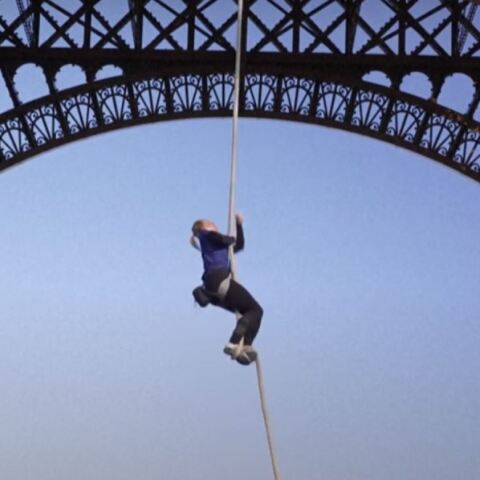 Γαλλίδα έκανε ρεκόρ αναρρίχησης με σκοινί στον Πύργο του Άιφελ