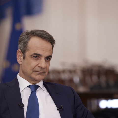 Ο Κυριάκος Μητσοτάκης στο γραφείο του στο Μέγαρο Μαξίμου κατά τη διάρκεια της συνέντευξής του στην εκπομπή «Καλημέρα Ελλάδα» στον Ant1