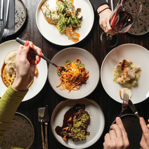  19 στέκια στη σκιά της Ακρόπολης