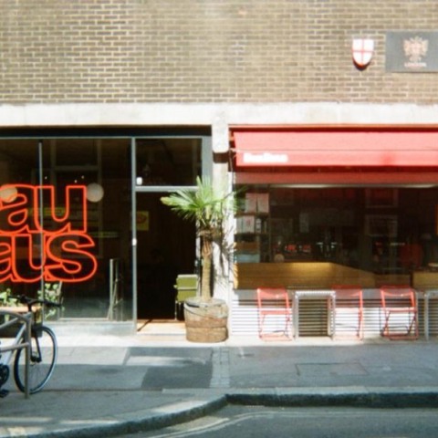 BeauBeaus Cafe: Καλλιτέχνες και ράπερ βρήκαν το νέο τους στέκι 