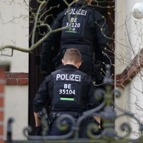 Τέσσερις έφηβοι συνελήφθησαν στη Βόρεια Ρηνανία - Βεστφαλία, με την υποψία του σχεδιασμού τρομοκρατικών επιθέσεων με ισλαμιστικό υπόβαθρο.