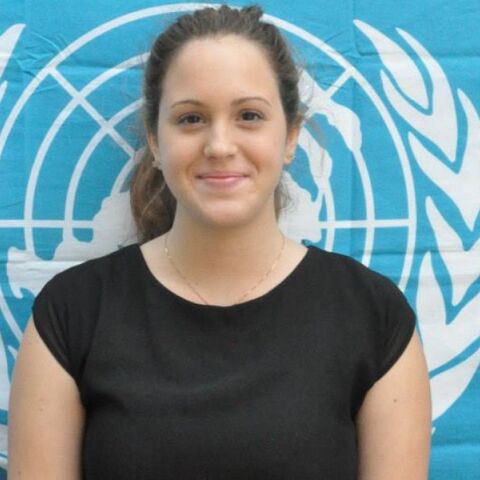 Μυρτώ Μεζίνη: Τι είπε στους Γάλλους βουλευτές η 26χρονη Ελληνίδα - Η συζήτηση στην ολομέλεια για τους νέους ευρωπαίους πτυχιούχους. 