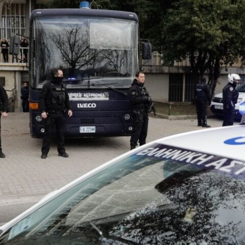 Θεσσαλονίκη: Ξεκίνησε η δίκη για οπαδικό επεισόδιο σε αγώνα ακαδημιών του Ολυμπιακού - Καταδικασθείς για τη δολοφονία Καμπανού μεταξύ των κατηγορούμενων.