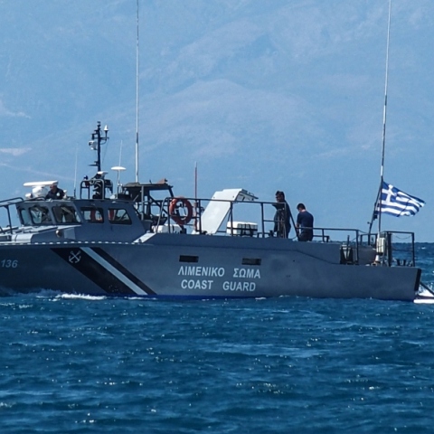 Πλοίο του λιμενικού σώματος στη θάλασσα