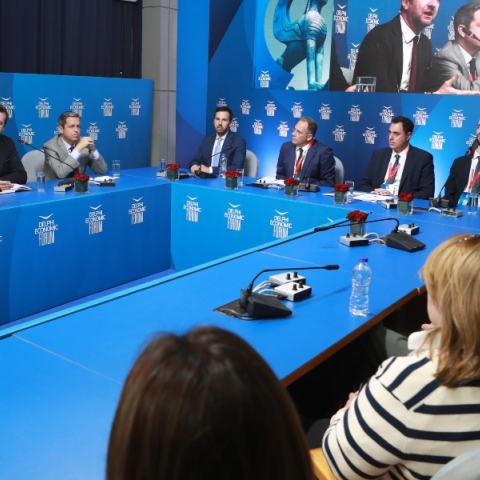 Διλλήματα Πολιτικής: Μετά τους Δελφούς