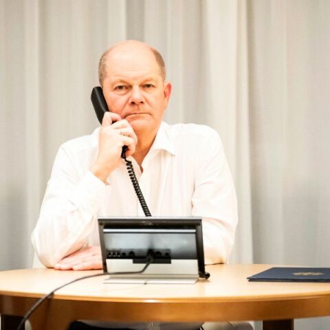 Όλαφ Σολτς: Δεν καπνίζουμε όλοι χόρτο στη Γερμανία, διαβεβαιώνει ο Γερμανός καγκελάριος φοιτητές στην Κίνα - Η νέα νομοθετική ρύθμιση για την κάνναβη.