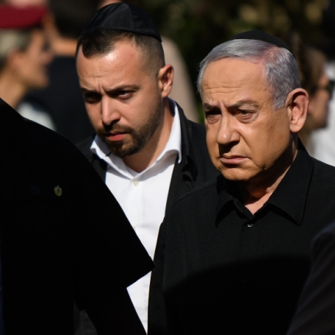 Ο χορός των drones και η επικίνδυνη «μοναξιά» του Μπένζιαμιν Νετανιάχου 