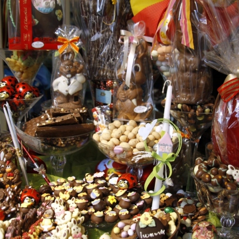 Πάσχα 2024: Το εορταστικό ωράριο των καταστημάτων