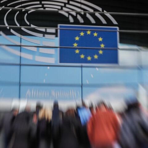 ΕΕ: Καθώς πλησιάζουν οι ευρωεκλογές, οι Βρυξέλλες αναζητούν τρόπους να αντιμετωπίσουν τις απόπειρες ανάμιξης της Ρωσίας - Οι ανησυχίες που εκφράζονται. 