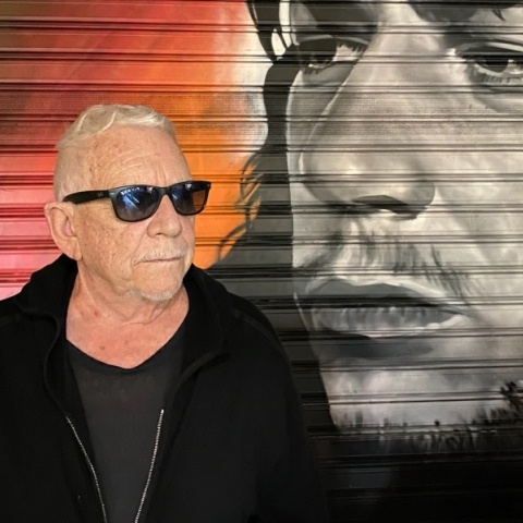 O Eric Burdon μιλάει στην Athens Voice για τη ζωή του στην Αθήνα και τη σχέση του με την πόλη.
