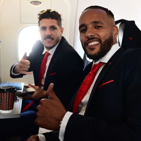 Οι παίκτες του Ολυμπιακού στο αεροπλάνο για την Τουρκία