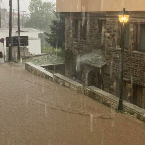 Πλημμυρισμένοι δρόμοι στο Νότιο Πήλιο