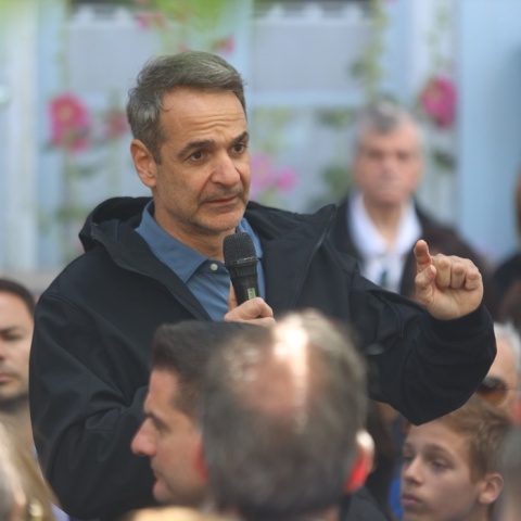 Ο Κυριάκος Μητσοτάκης σε συγκέντρωση στον Άγιο Δημήτριο μιλά στους παρευρισκόμενους