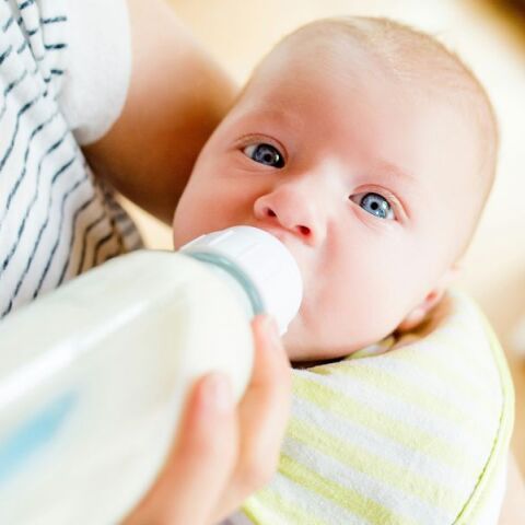 Βρεφικό γάλα: Προσφυγή στο ΣτΕ για το πλαφόν στο περιθώριο κέρδους - «Αυθαίρετες και κατώτερες του κόστους παραγωγής και διάθεσης»