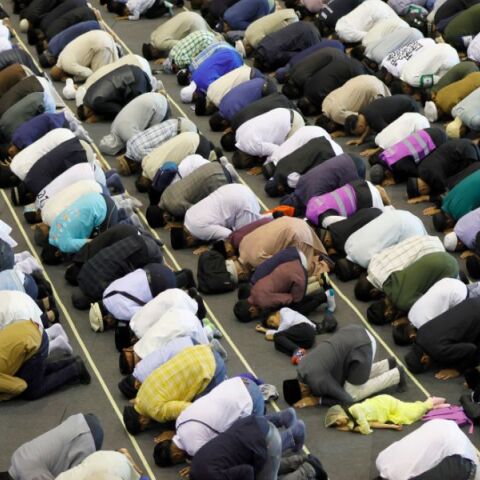 Γερμανία - έρευνα: Οι περισσότεροι μουσουλμάνοι μαθητές θεωρούν σημαντικότερο το Κοράνι από τους νόμους του γερμανικού κράτους.