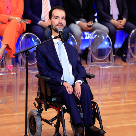 Η διακοπή της εκδήλωσης «Εφηβεία ή εφη-ΒΙΑ» που διοργάνωσε η ΔΑΠ-ΝΔΦΚ Βόλου από φοιτητές αριστερών παρατάξεων και η απουσία αντίδρασης από την κυβέρνηση.