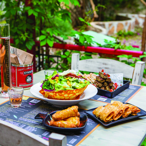 Μίμης και Άννα: Μεζεδοπωλείο όπως πρέπει