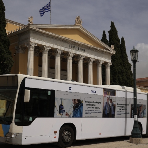 Πρεμιέρα για ανέπαφες πληρωμές στα λεωφορεία Express του αεροδρομίου