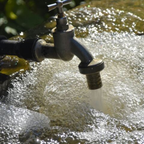 Βρύση με νερό