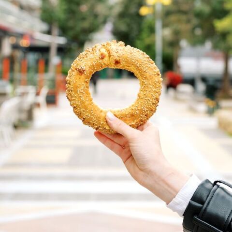 Πού θα βρεις κουλούρι με γέμιση χαλβά;