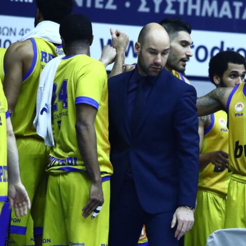 Ο Βασίλης Σπανούλης και οι παίκτες του Περιστερίου