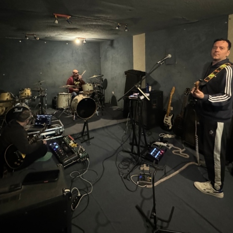 Raining Pleasure: O Vassilikos μιλάει στην Athens Voice για την πορεία και την επαναδραστηριοποίηση του σχήματος.