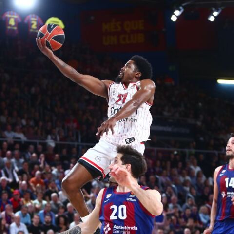 Euroleague - Ο Ολυμπιακός γνώρισε την ήττα από τη Μπαρτσελόνα με σκορ 77-69 - Θα διεκδικήσει την πρόκριση στη δική του έδρα.