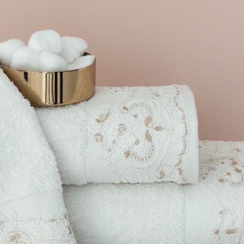 Παλαμαϊκή: Λευκά είδη που συνοδεύουν τις στιγμές μας 