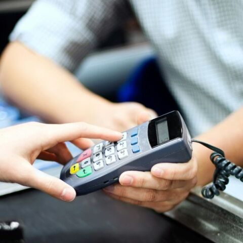 Διασύνδεση POS με ταμειακές μηχανές: Τέλος χρόνου - Λήγει τη Μεγάλη Τρίτη η προθεσμία και ξεκινά η επιβολή των προστίμων.