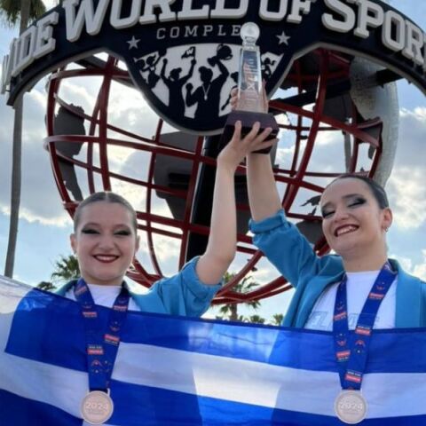 Cheerleading: Το πρώτο μετάλλιο σε παγκόσμιο πρωτάθλημα πανηγυρίζει η Ελλάδα - Οι Άννα Γερογιάν και Θωμαή Θανάση στο τρίτο σκαλί του βάθρου. 