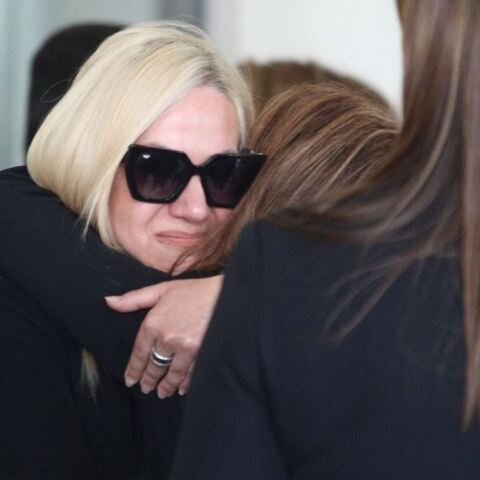 Συγγενείς θυμάτων της πυρκαγιάς στο Μάτι έξω από τα δικαστήρια