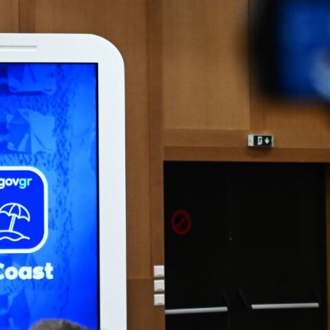 MyCoast: Έτοιμη η ψηφιακή πλατφόρμα για καταγγελίες περί αυθαίρετης κατάληψης παραλιών και αιγιαλού - Νέο app του υπουργείου Ψηφιακής Διακυβέρνησης.