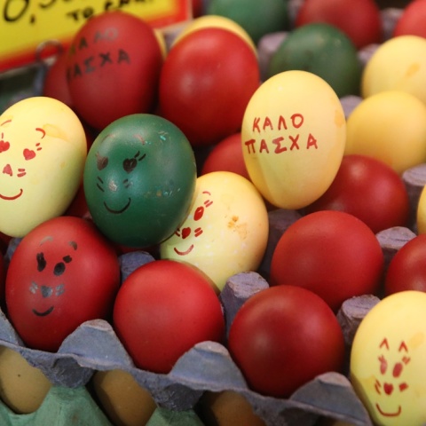 Πασχαλινά αυγά βαμμένα κόκκινα