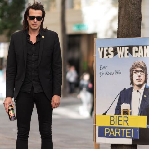 Αυστρία: Το Κόμμα της Μπίρας βλέπει το ποτήρι μισογεμάτο και θα είναι υποψήφιο στις βουλευτικές εκλογές - Ιδρύθηκε από τον γιατρό και μουσικό Ντόμινικ Βλάζνι