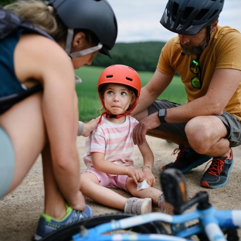 Παιδί που τραυματίστηκε μετά από πτώση από το ποδήλατο 
