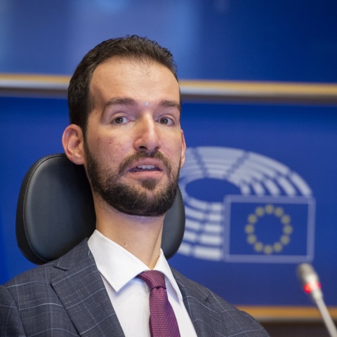 Ο ευρωβουλευτής της Νέας Δημοκρατίας, Στέλιος Κυμπουρόπουλος κατά τη διάρκεια ομιλίας του στο Ευρωπαϊκό Κοινοβούλιο