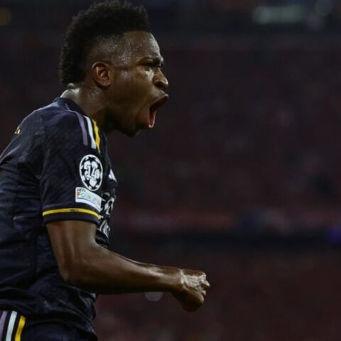 Ο Βινίσιους Τζ. πανηγυρίζει το γκολ που πέτυχε για το 2-2 της Ρεάλ στο Μόναχο