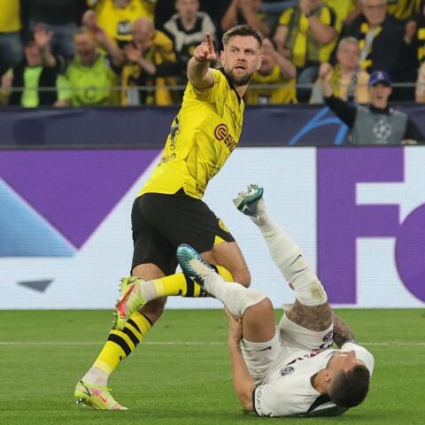 Ο Φίλκρουγκ πλασάρει για το 1-0 της Ντόρτμουντ επί της Παρί Σεν Ζερμέν
