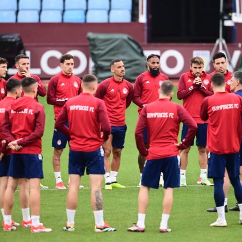 Οι παίκτες του Ολυμπιακού σε προπόνηση πριν το ματς με την Άστον Βίλα