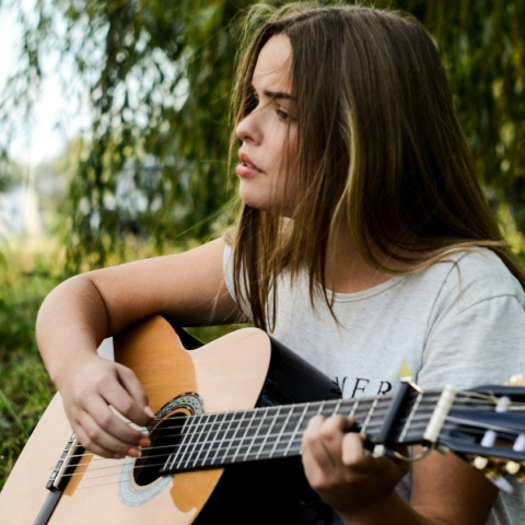 Η ευχάριστη ακρόαση θλιβερής μουσικής: μια σύγχρονη επιστημονική προσέγγιση