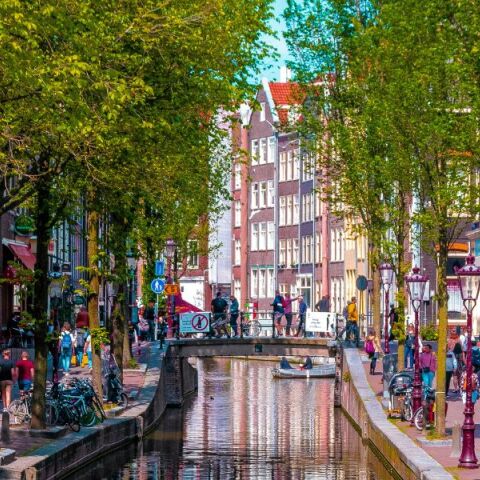 Άμστερνταμ: Θέση στάθμευσης σε εμπορικό δρόμο πωλείται έναντι 495.000 ευρώ - Είναι ο πιο ακριβός χώρος πάρκινγκ στην Ολλανδία.