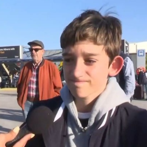 Πάσχα: Πιτσιρικάς θυμάται ότι ξαναρχίζει το σχολείο και απογοητεύεται 