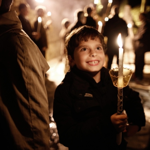 Πάσχα 2024: Τι να προσέχουμε με λαμπάδες και κεριά 