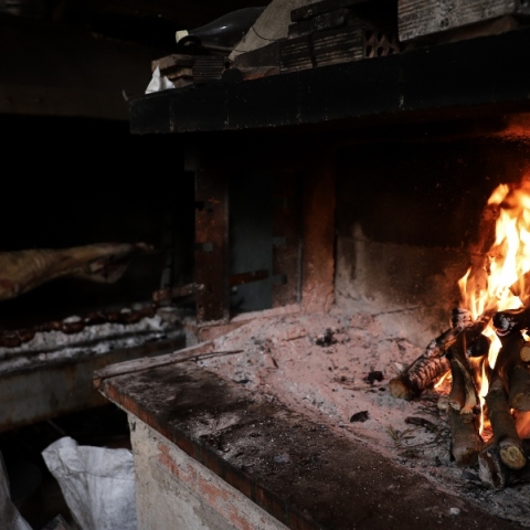 Καιρός Πάσχα: Με συννεφιά και βροχές το ψήσιμο οβελία