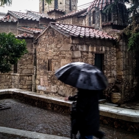 Καιρός: Σε ποιες περιοχές η Ανάσταση με ομπρέλες 