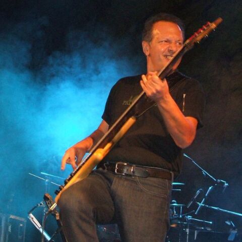 Αντώνης Τουρκογιώργης: Πέθανε στα 73 του χρόνια ο μπασίστας και τραγουδιστής των Socrates Drunk the Conium - Αντιμετώπιζε σοβαρά προβλήματα υγείας. 