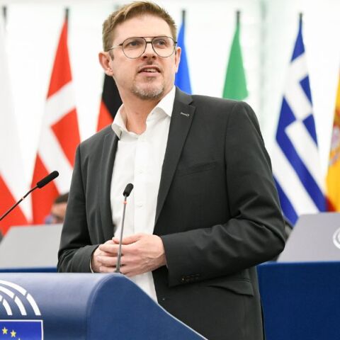 Γερμανία: Ένας 17χρονος παραδόθηκε στις αρχές σε σχέση με την επίθεση εναντίον του Σοσιαλδημοκράτη ευρωβουλευτή Ματίας Έκε.