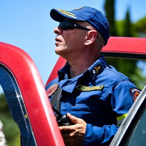 Αργολίδα: Πυρκαγιά καίει δασική έκταση στην περιοχή Προσύμνη - Ισχυρές δυνάμεις της Πυροσβεστικής επιχειρούν στο σημείο. 