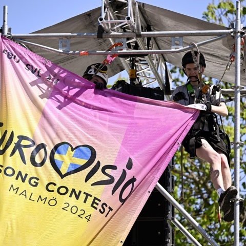 Πανό της Eurovision για τη φετιν'η διοργάνωση στη Σουηδία