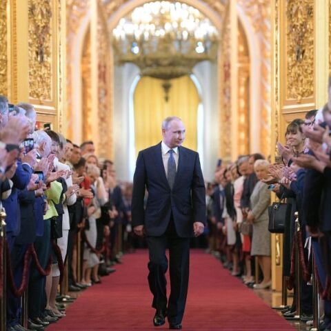 Ρωσία: Το Παρίσι στέλνει απεσταλμένο για την ορκωμοσία του Πούτιν, ενώ το Βερολίνο μποϊκοτάρει - Το Κίεβο καλεί τους συμμάχους να μην τον αναγνωρίσουν.